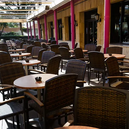 Monarque Cendrillon מלון