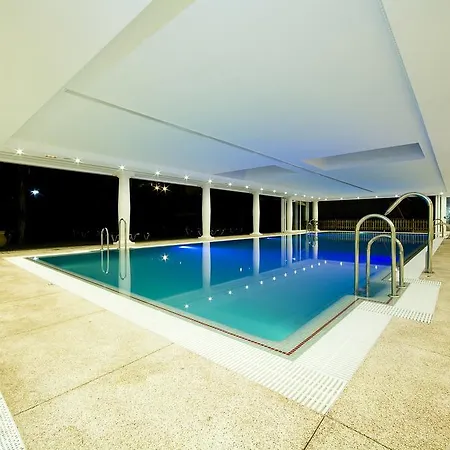 Hotel Monarque Cendrillon